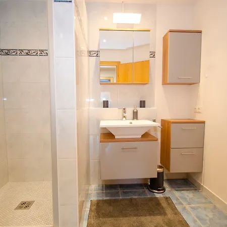 아파트 Panorama Bruck By In One 푸슈안데르글로크네르스트라세